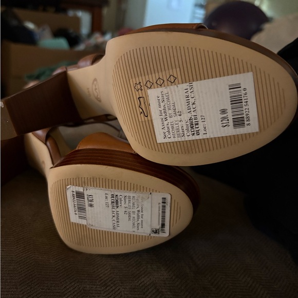 Micheal Kors brown heel size 8 - Picture 3 of 3